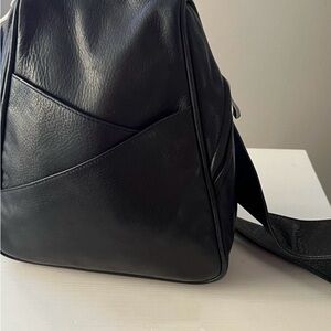 Sleek Black Leather Shoulder Bag